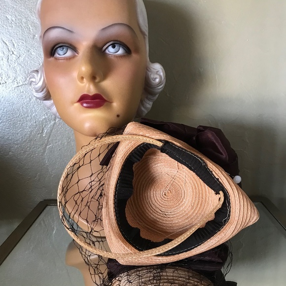 RAVISHING 1930s\' TILT TOY NATURAL STRAW HAT WITH COPPER COLORED BOWS AND VEIL